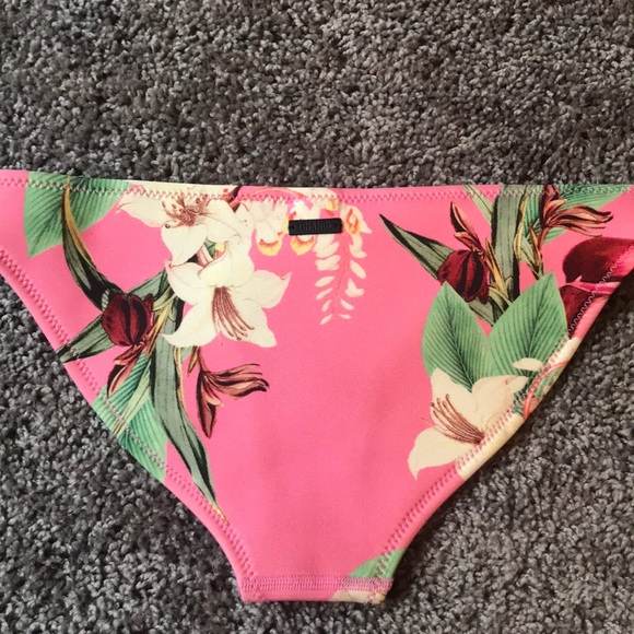 Triangle swim suit - Picture 2 of 6